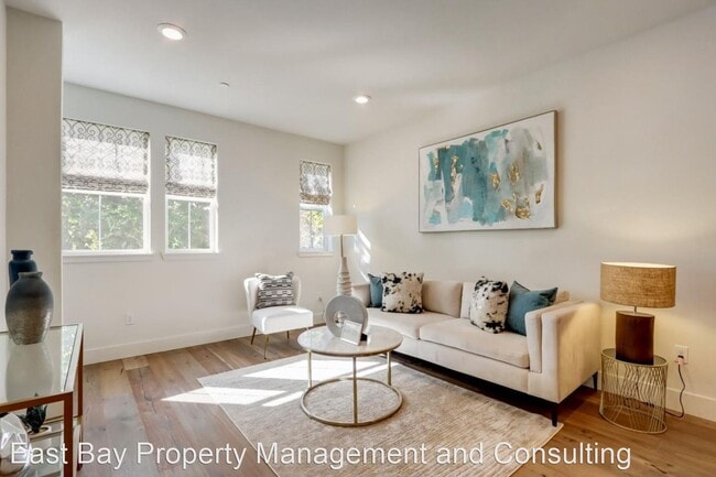 Building Photo - 3 br, 3.5 bath House - 668 Amalfi Loop