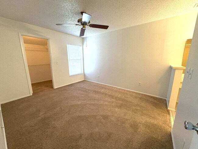 Foto del edificio - Charming 2-Bed, 2-Bath Home with Vaulted C...