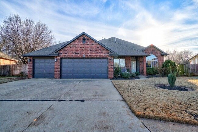 Building Photo - Spacious 4-Bedroom Retreat in Oklahoma City