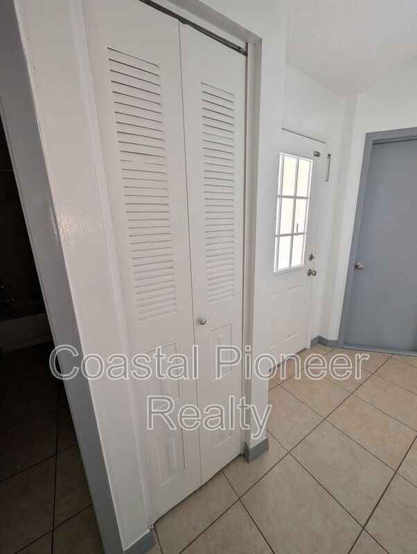 Building Photo - 1331 Coolridge Dr
