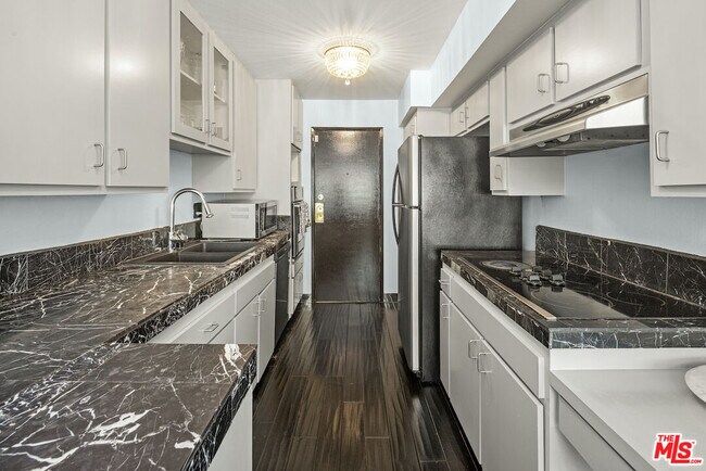 Building Photo - 1121 N Olive Dr