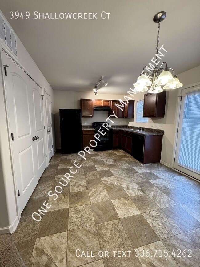 Foto del edificio - 3949 Shallowcreek Ct