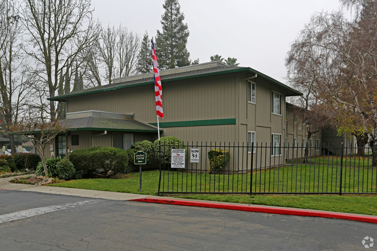 Building Photo - Granite Ridge Apartments