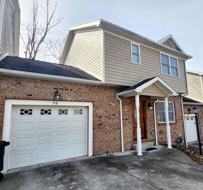 Foto del edificio - Large 3 Bedroom/3.5 Bath Townhouse Near Ho...