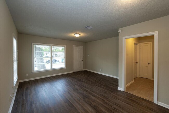 Building Photo - 2705 W Lucas Dr