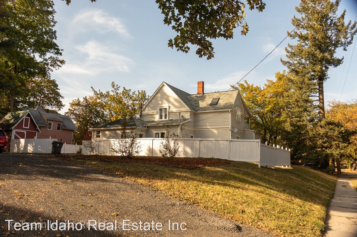 Primary Photo - 4 br, 2.5 bath House - 531 E 3rd Street