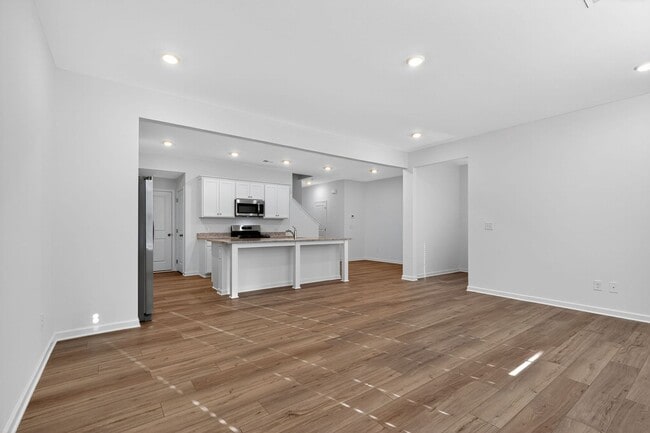 Foto del edificio - 100 Smithwood Dr