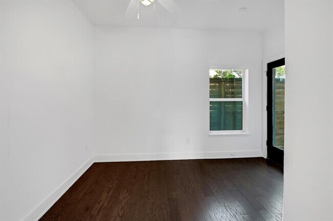 Foto del edificio - 1405 Sylvester Rd