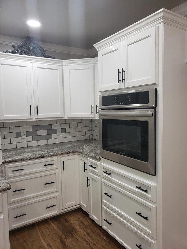 Building Photo - 204 S Morrison Dr