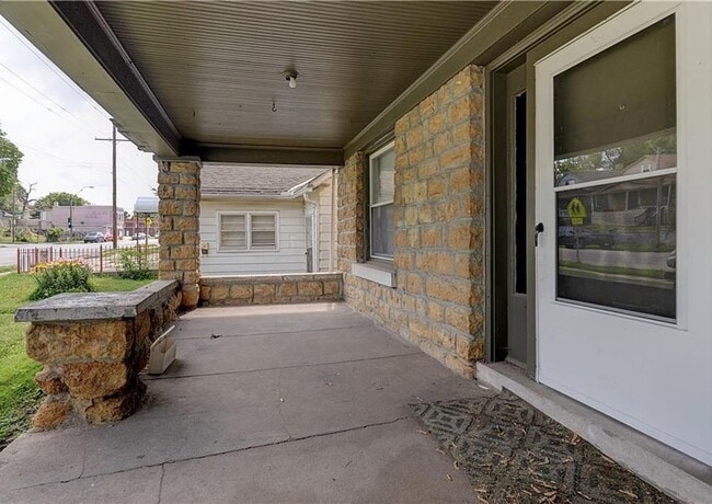 Building Photo - Newly renovated 6-bedroom, 2-bathroom house