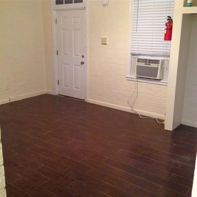 Building Photo - 1110 SW 3rd Ave