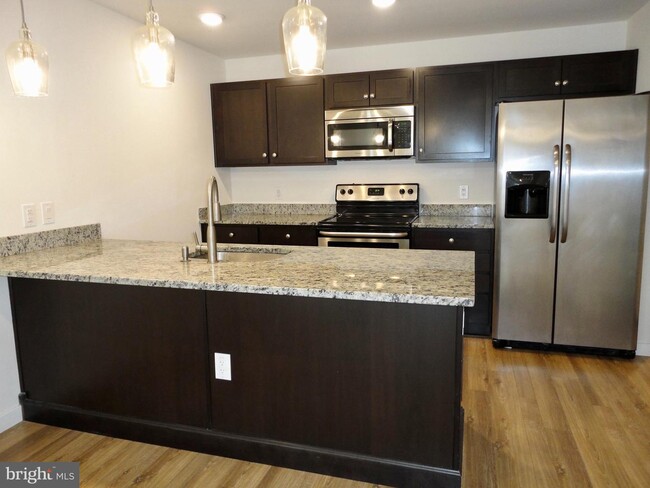 Building Photo - 1641 W Venango St