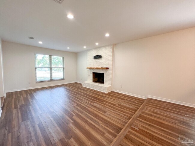 Foto del edificio - 4445 Yarmouth Pl