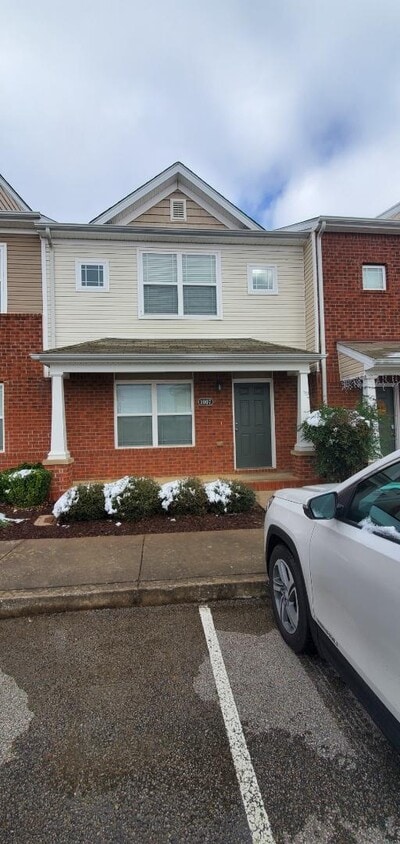 Primary Photo - 1007 Wells Way