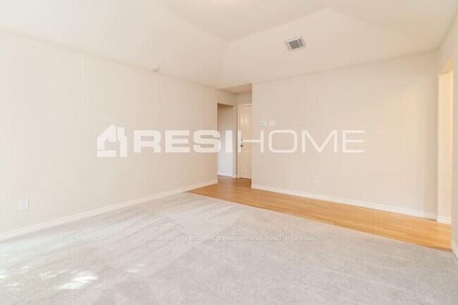 Building Photo - 5222 E Orem Drive