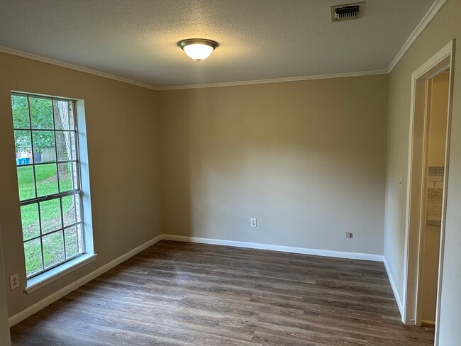 Building Photo - 6 Trailwood Ct