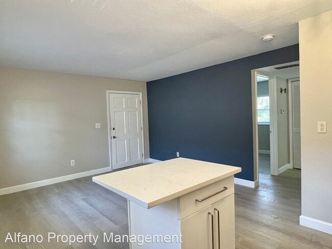 Building Photo - 1 br, 1 bath House - 1527 Catherine Street...