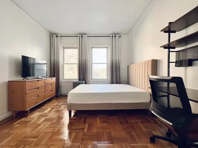Foto del edificio - Furnished room/NOT APARTMENT