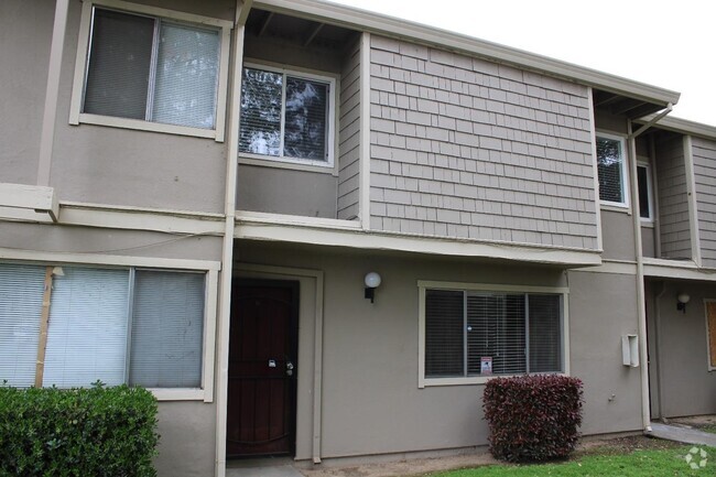 Building Photo - 700 Northfield Dr