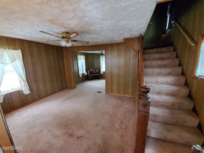Foto del edificio - 3 br, 1 bath House - 12 Hunter Ave A Unit A