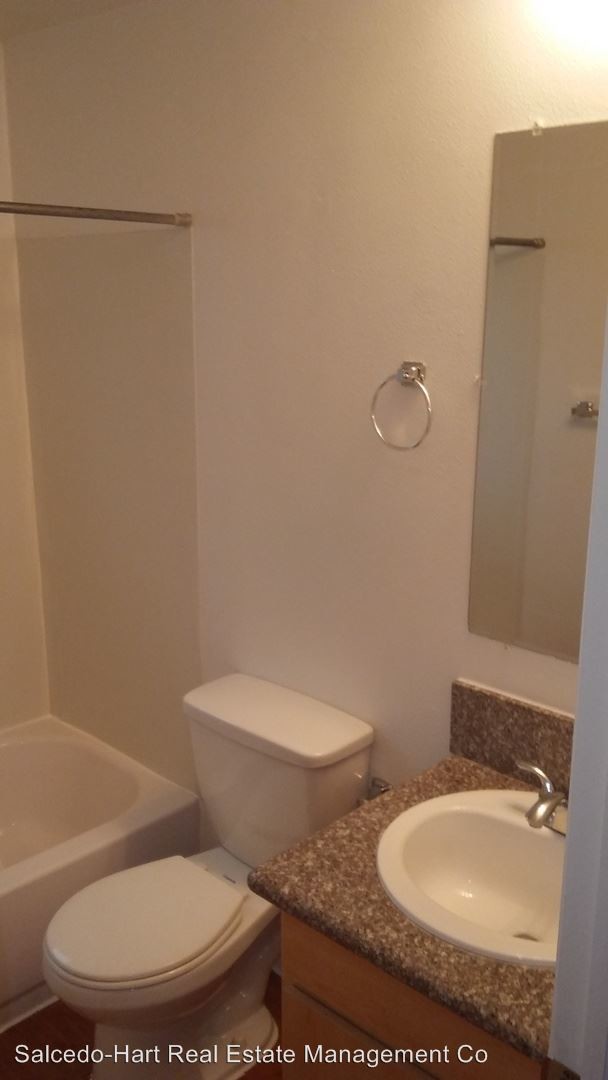 Foto del edificio - 1 br, 1 bath Apartment - 11102 E 16th Ave