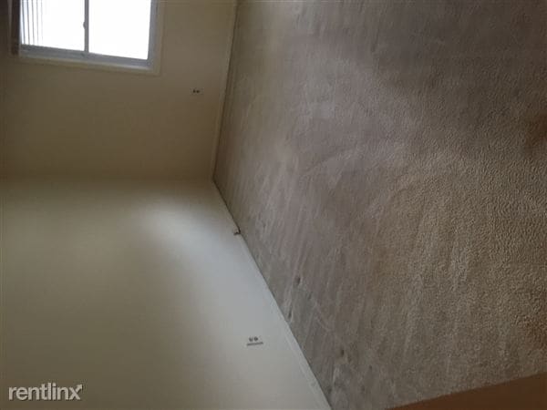 Building Photo - 5850 Bear Creek Dr