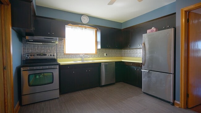 Building Photo - 94 Glenhaven St