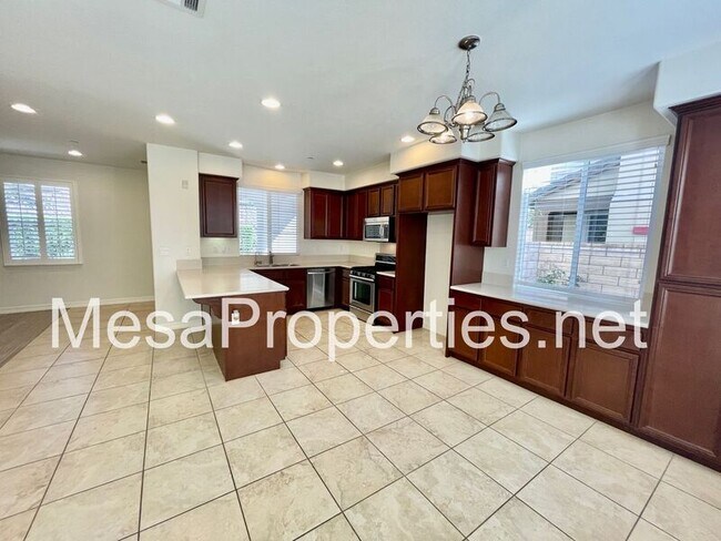Building Photo - 795 Park View Ter