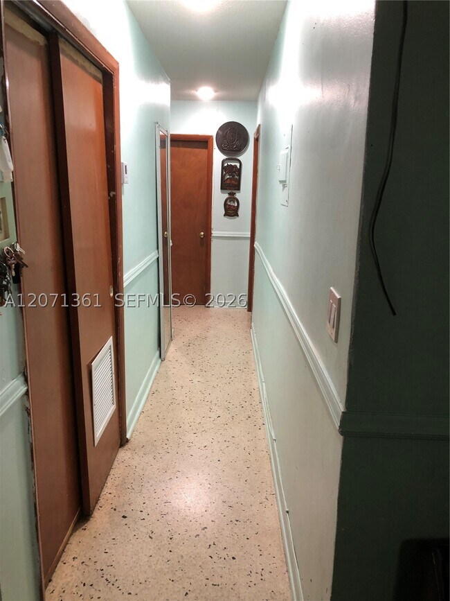 Foto del edificio - 905 SW 9th St