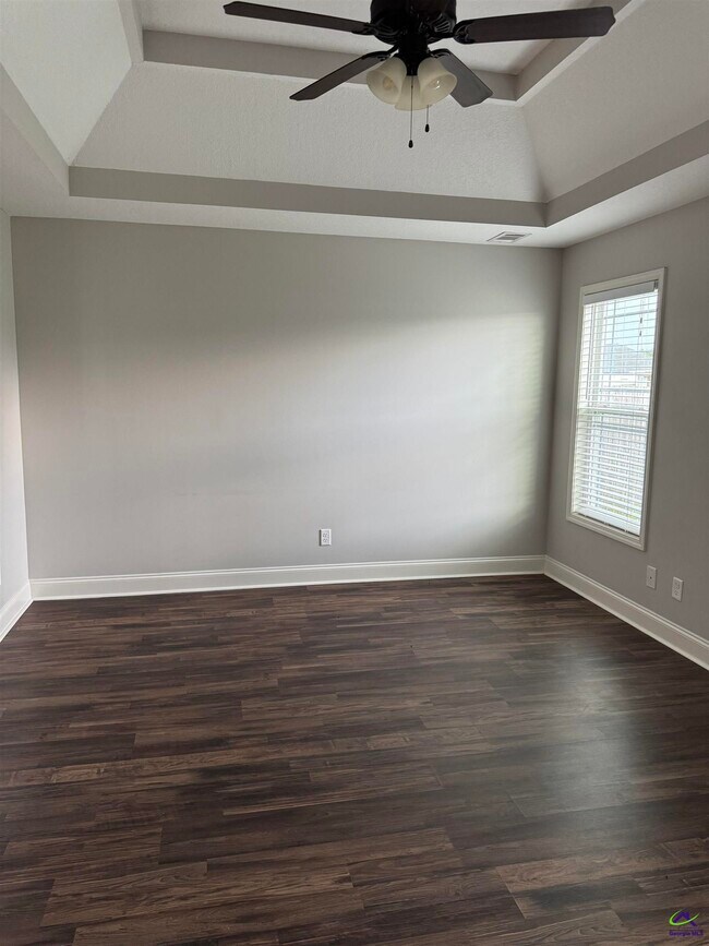 Building Photo - 120 Raymond Cir