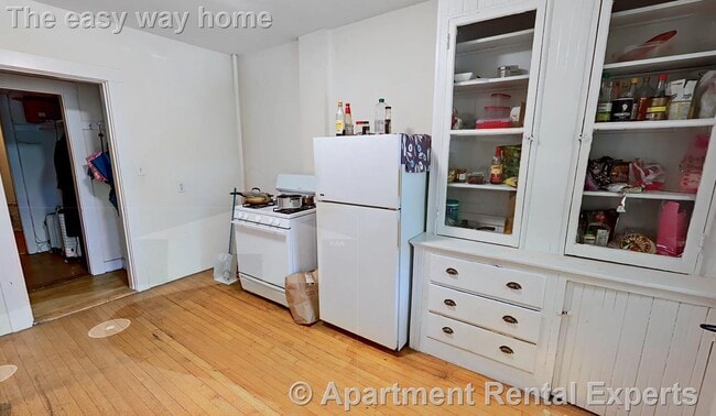 Photo - 14 Centre St Apartment