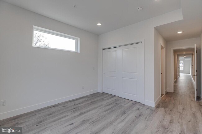 Foto del edificio - 2429 W Thompson St