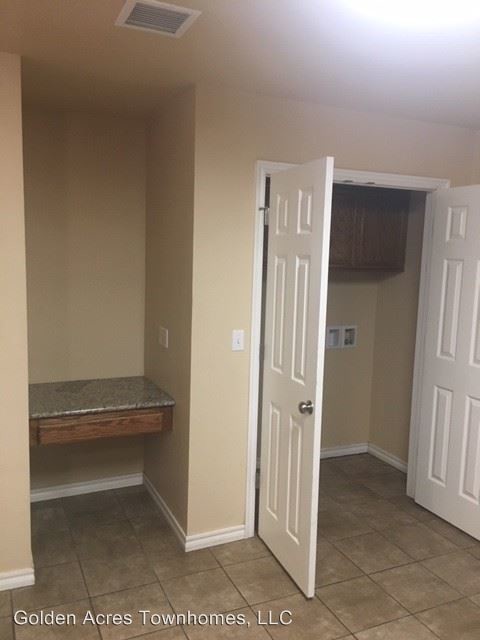 Building Photo - 3 br, 2 bath House - 2600 N. Leo