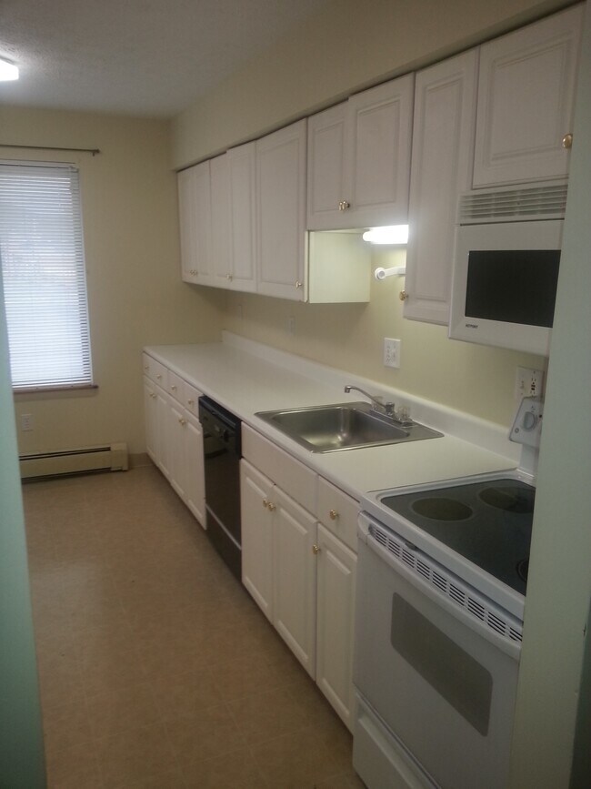 Kitchen - 4011 Rockwell Ave