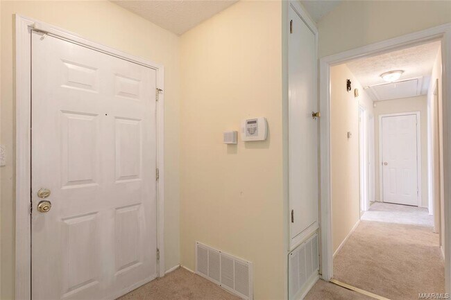 Building Photo - 513 Gardendale Dr