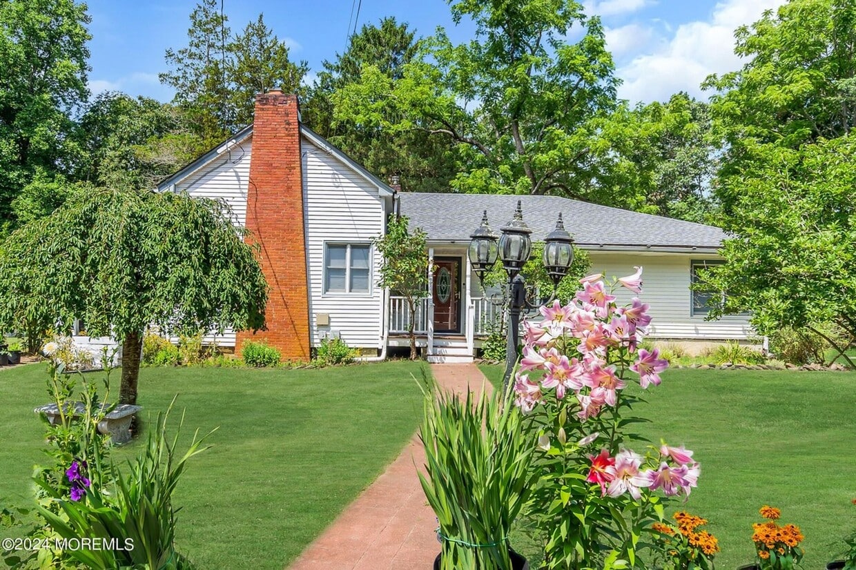 Foto principal - 714 Cassville Rd