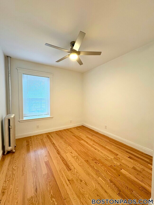 Building Photo - 137 Park Dr