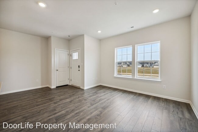 Building Photo - 3 br, 2.5 bath House - 149 S. Harner Blvd