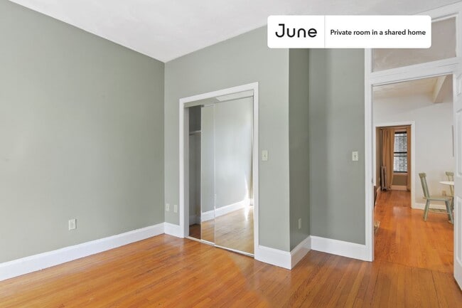 Building Photo - Room in Shared 4 bed/1 bath home