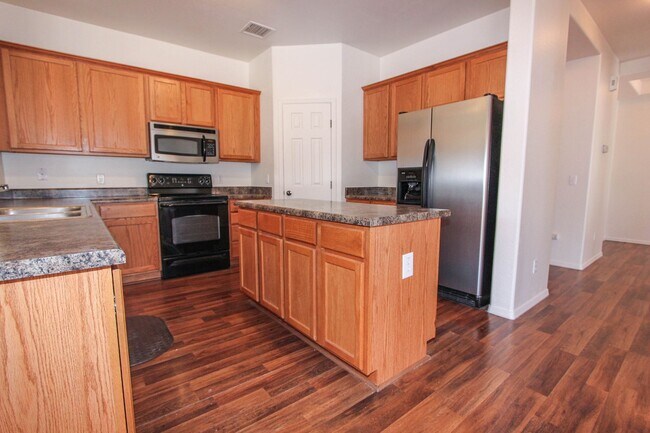 Building Photo - Quailwood Townhome with Amenities