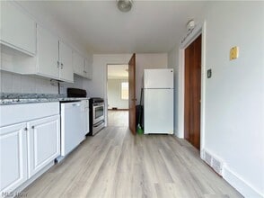 Building Photo - 14330 Lakewood Heights Blvd
