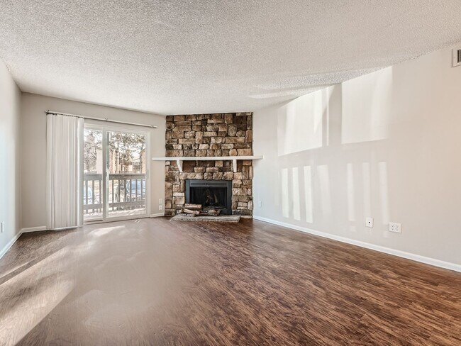 Foto del edificio - 2 Bed, 2 Bath Condo in Aurora!