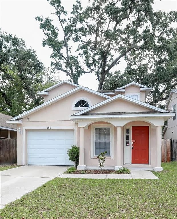 Foto principal - 835 McFall Ave