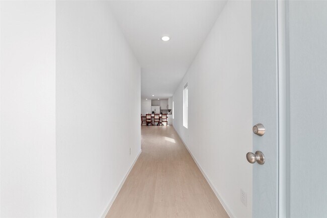 Foto del edificio - 12410 Mountain Daisy Rd