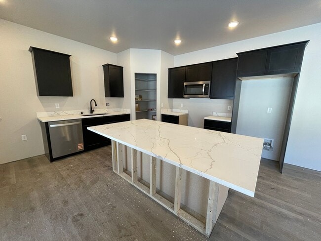 Building Photo - 7404 N Paw St