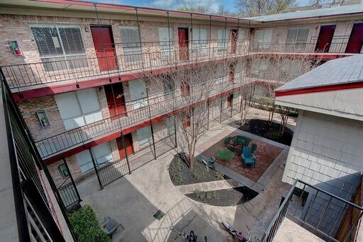 Foto del edificio - Walk to UT campus,  gorgeous remodeled unit