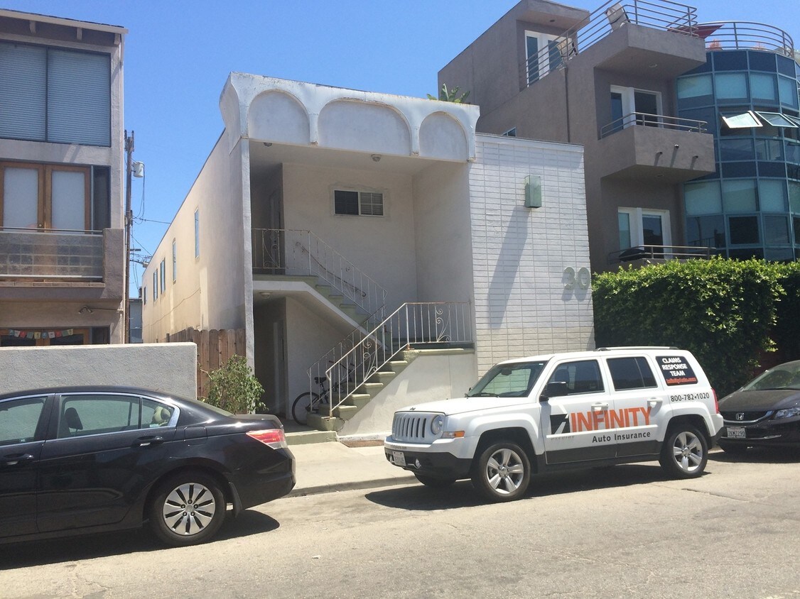 Foto del edificio - 30 S Venice Blvd