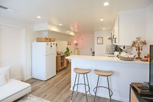 Foto del edificio - Furnished, garden 1BR/1BA In-Law in the Su...