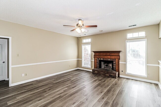 Foto del edificio - 5415 Ross Rd