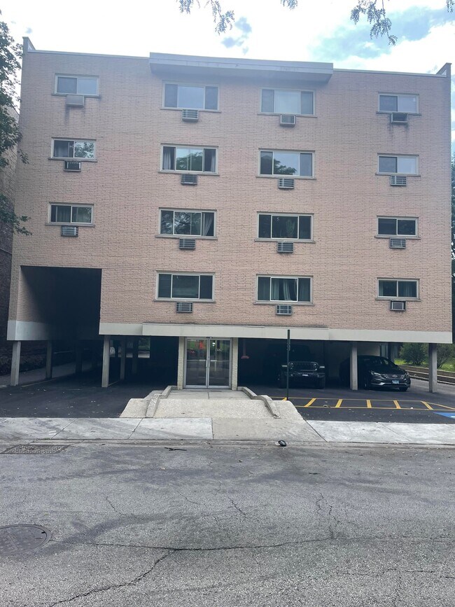 Building Photo - 4939 S Dorchester Ave